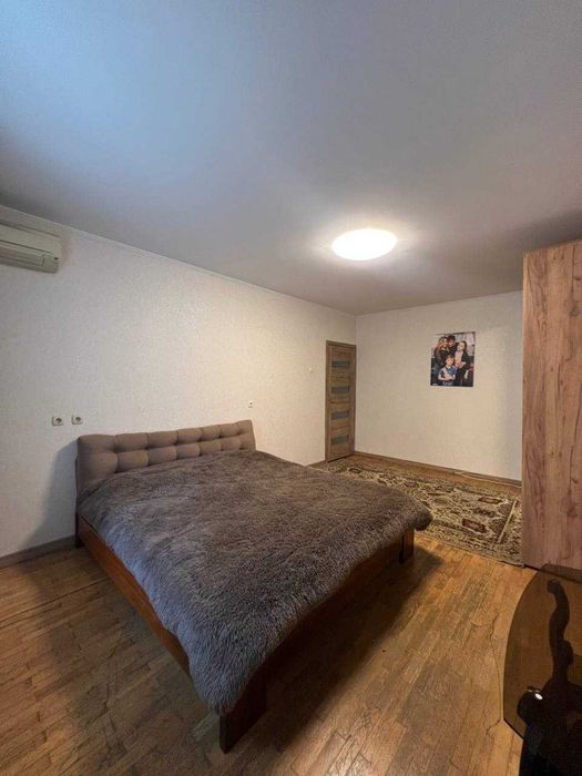 В продаже трехкомнатная квартира на Черемушках.