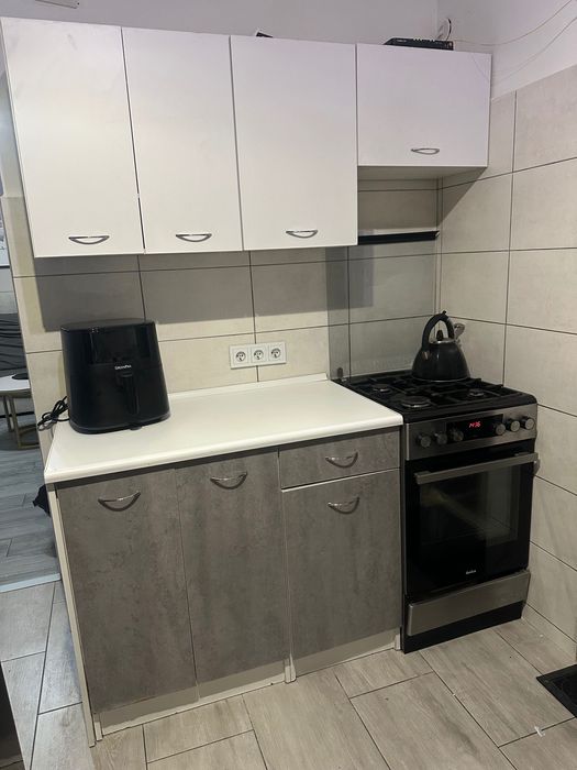 Meble kuchenne z blatem i zlewem franke