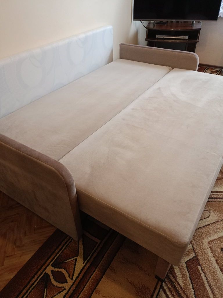 Sofa kanapa rozkładana z poduszkami