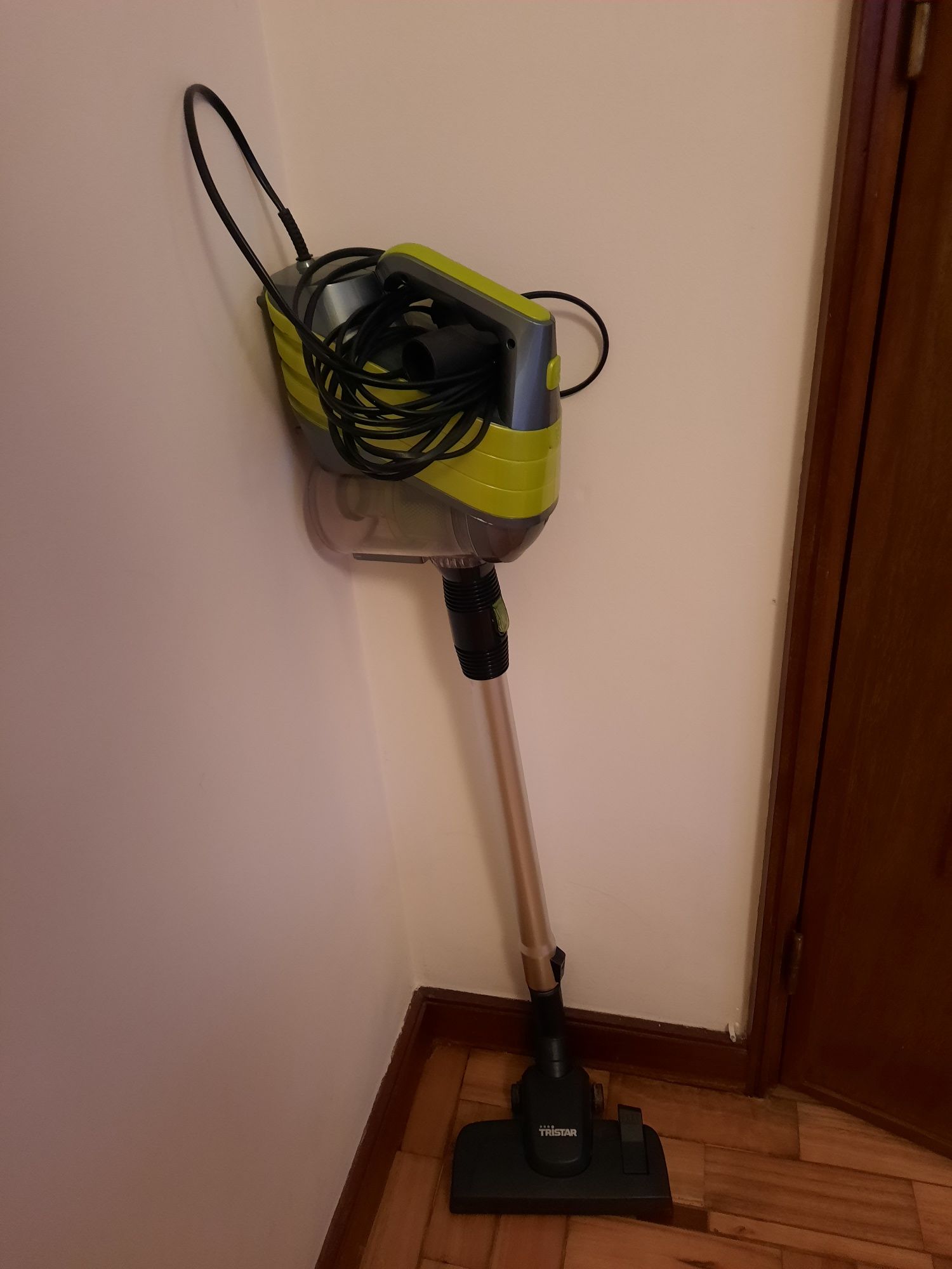 Aspirador vertical Tristar