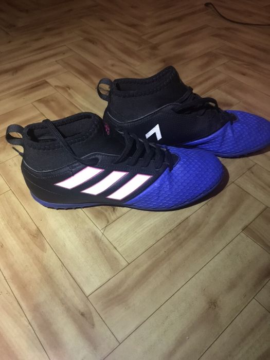 Sprzedam buty Adidas Turfy