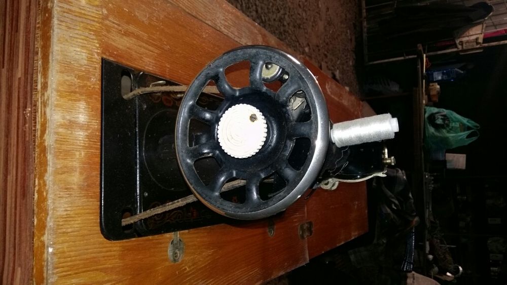 Продам швейную машинку "Подольск"