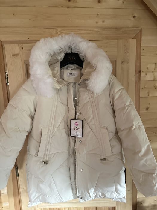 Puchowa kremowa kurtka z kapturem