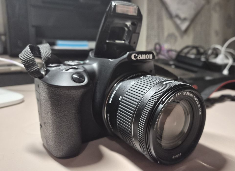 Фотоапарат Canon EOS 250D BK 18-55 IS