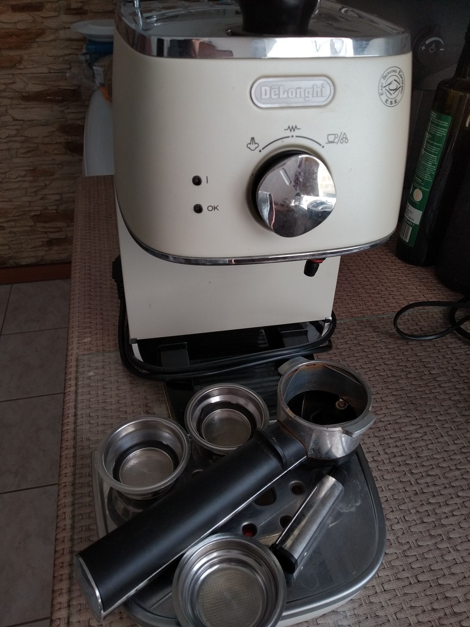 Delonghi ekspres kolbowy ciśnieniowy do kawy coffee machine espresso