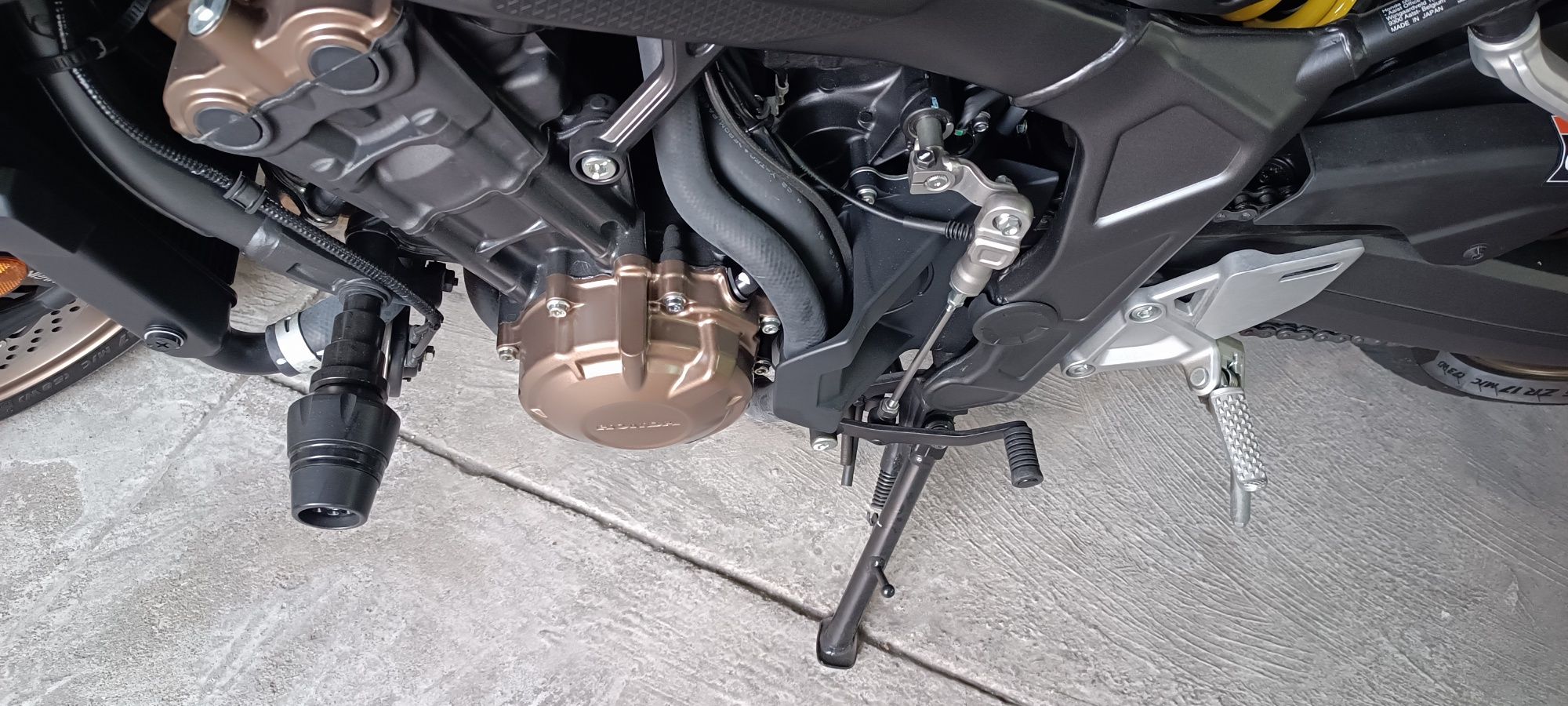 Honda CB650R  com poucos kms