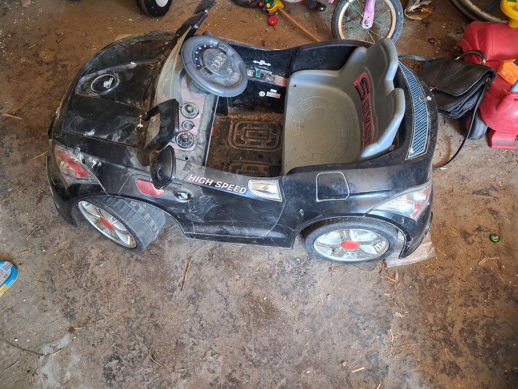 Autko Audi na akumulator
