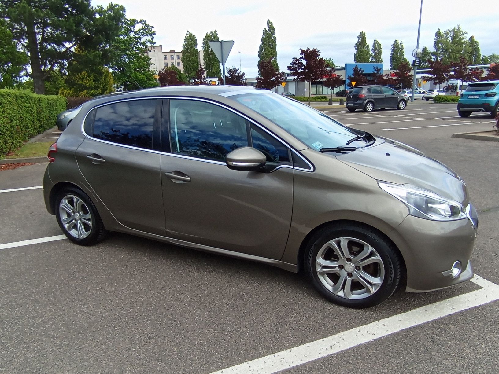 Peugeot 208 allure 2013 rok