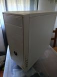 Caixa PC branca em bom estado