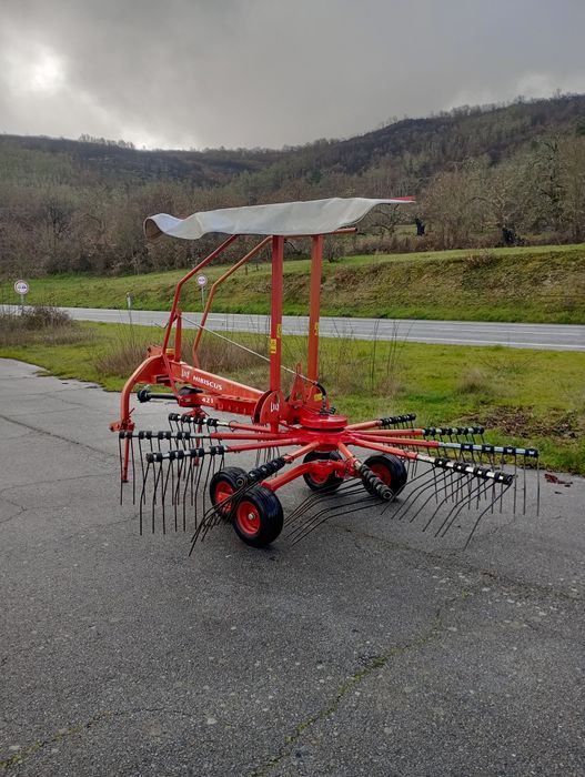 Juntador de feno Lely Welger Hibiscus 421
