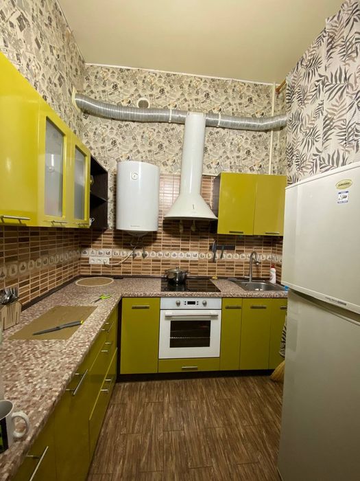 Продаётся 2-комнатная сталинка в историческом центре