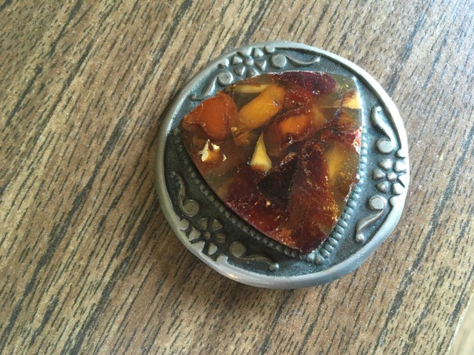 Брошь круглая с янтарем 5см винтаж