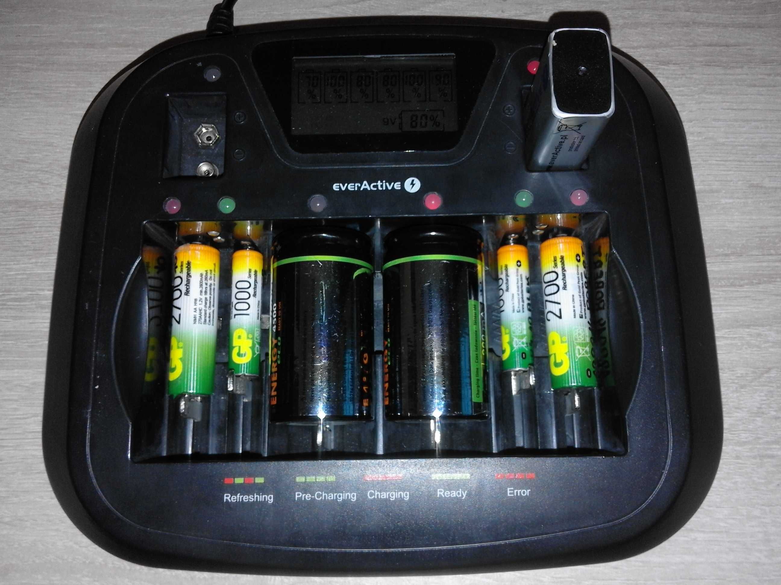 Ładowarka do akumulatorków uniwersalna. EverActive NC-900U.