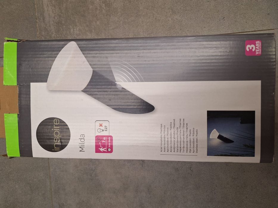 Lampa zewnętrzna z czujnikiem ruchu
