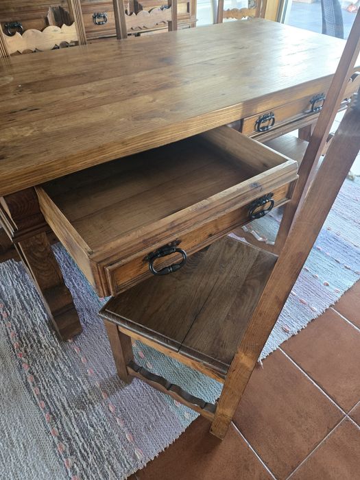 Mesa de jantar e 8 cadeiras - madeira de carvalho velho