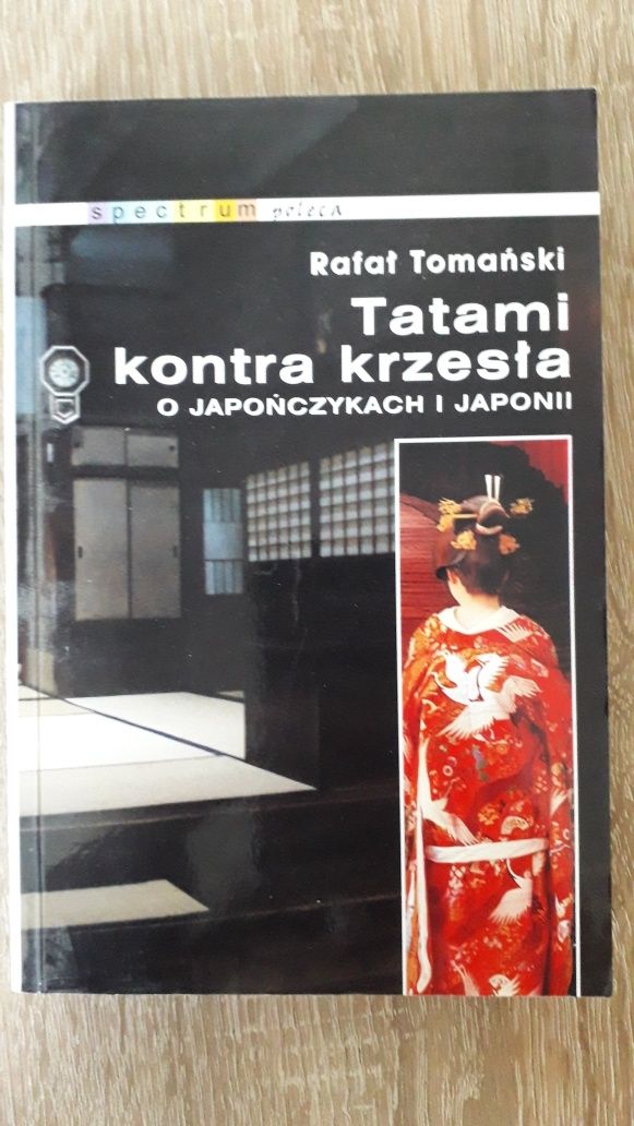 R. Tomański, Tatami kontra krzesła.