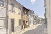 Moradia T4 com Quintal e Sótão para Reconstruir