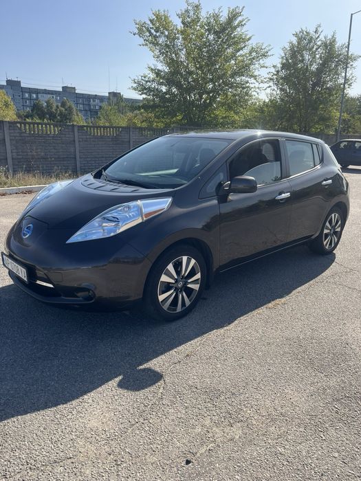 Продам nissan leaf