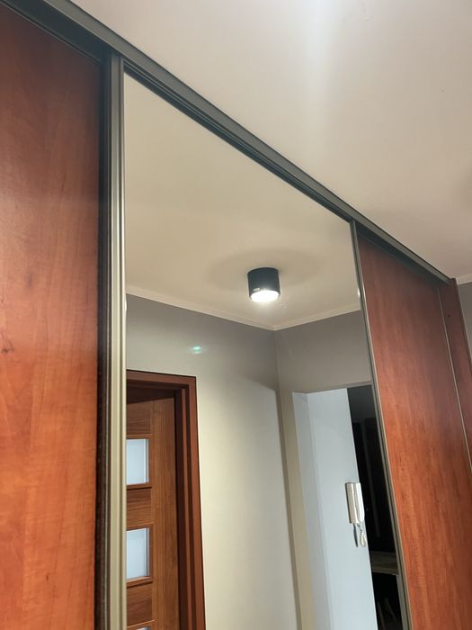 Drzwi do szafy przesuwnej z lustrem