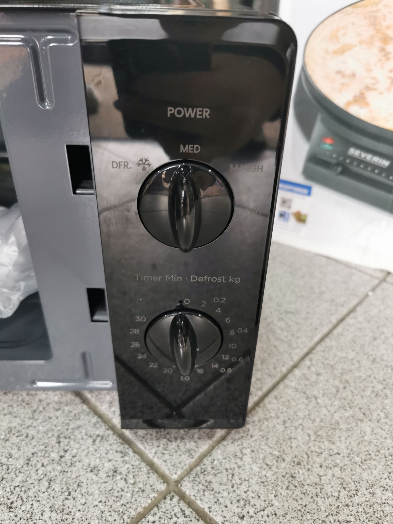 Kuchenka mikrofalowa wolnostojąca Comfee CMO-MP012OC(BK) 19L 700W