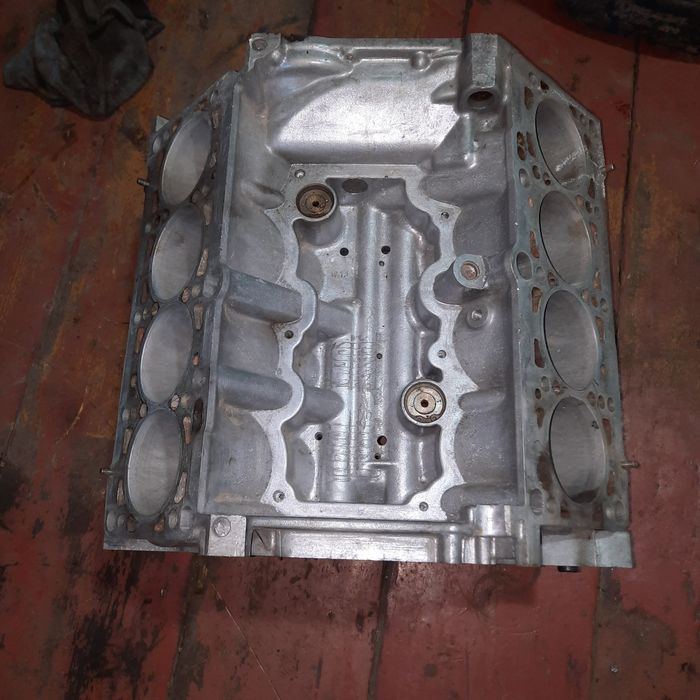 Алюмінієвий блок мотора AUDI V8. 8 циліндрів.На столик,декор.