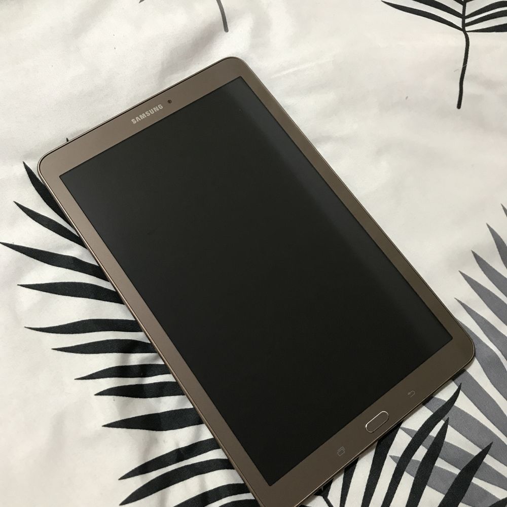 Планшет Samsung Tab E 9,6 (sm-t561) 4G , 7 android