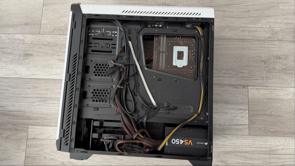 Komputer stacjonarny i7-7700 / GTX 1650 / 16GB RAM / SSD / Windows 10