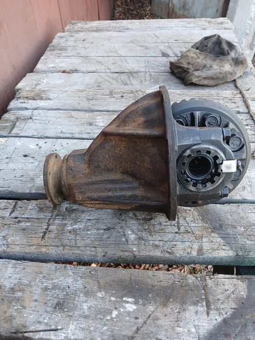 Продається б/у редуктор заднього моста на ВАЗ2103 в доброму стані.и