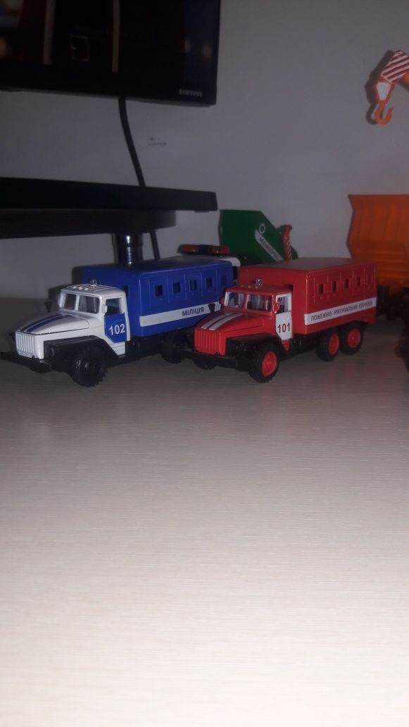 Машины грузовики Зил Урал