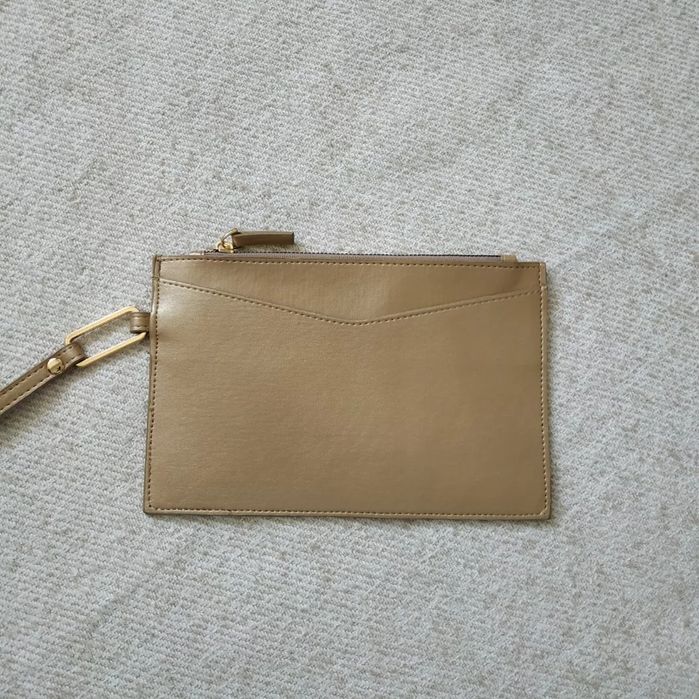 Клатч жіночий золотистого кольору з ремінцем на руку