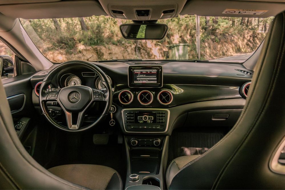 Mercedes Benz CLA 220