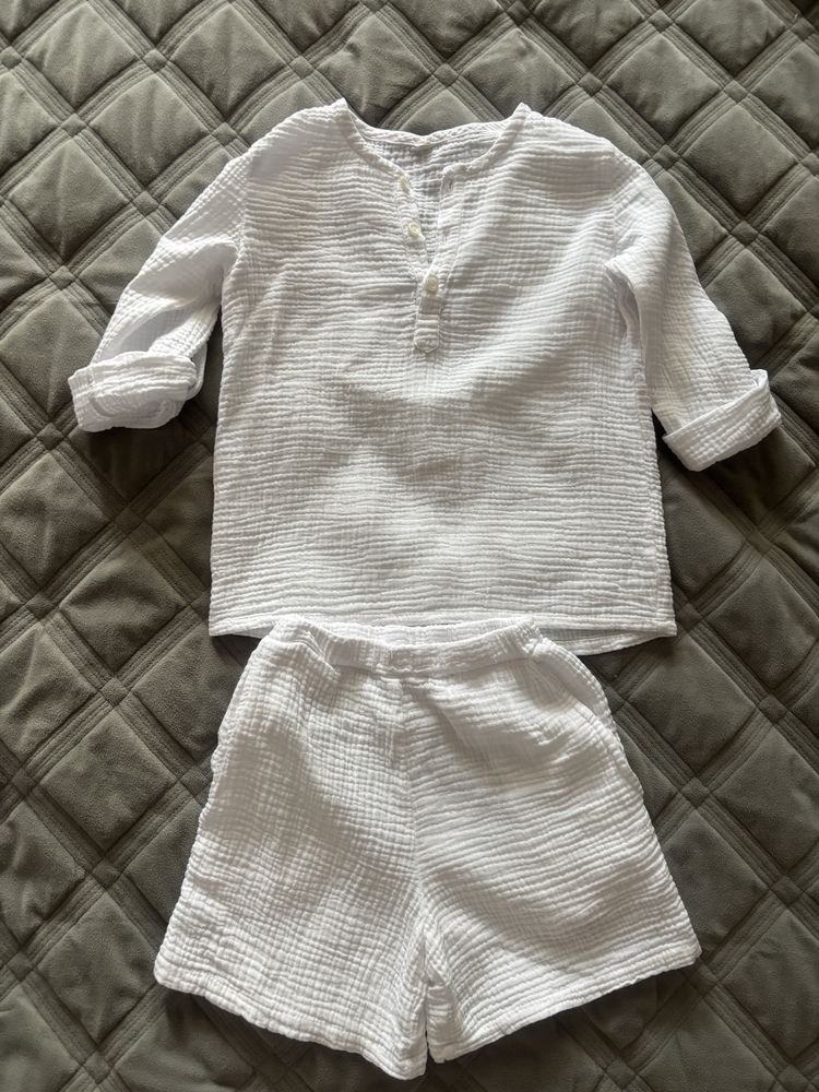 Детский Муслиновый костюм Zara для мальчика 5-7 лет.