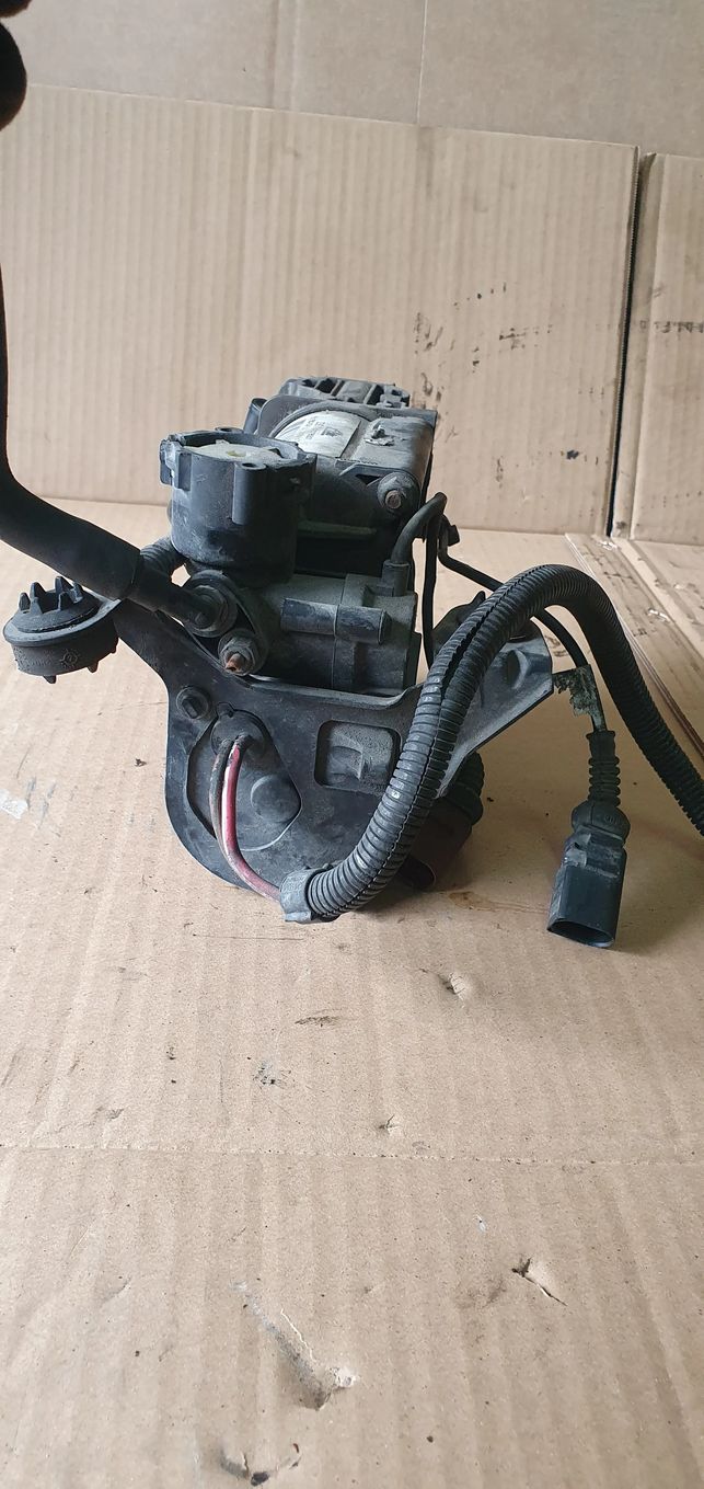 Kompresor zawieszenia sprężarka Audi A8 D3 4E0616005G