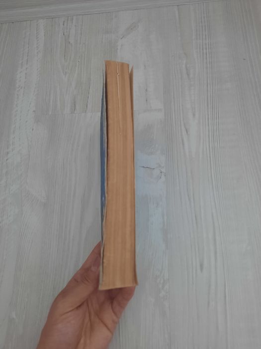 Продам КНИГУ "Птичка певчая"