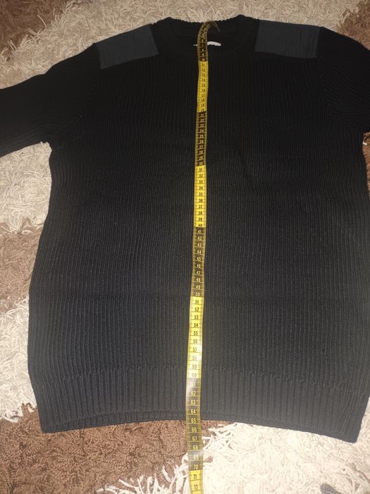 Czarny sweter męski