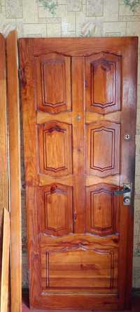 Двері вхідні дерев'яні з коробкою