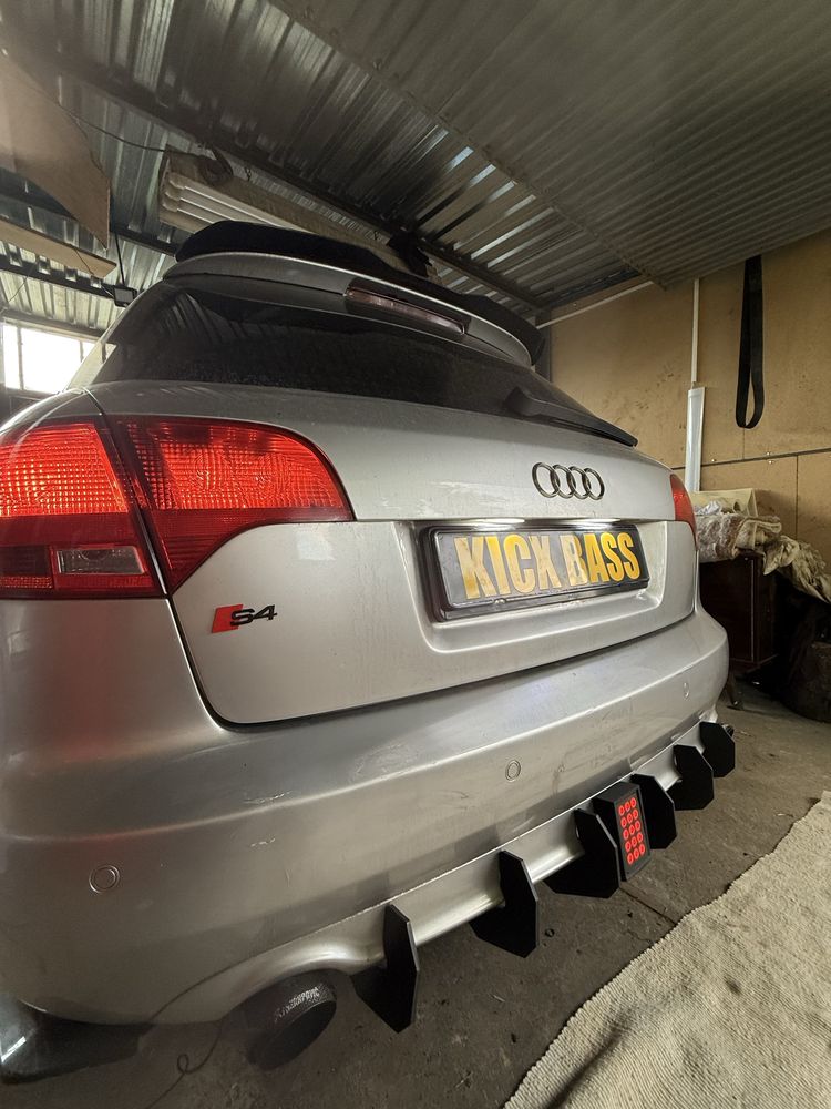 Dufuzor z lampką stopu audi a4 b7