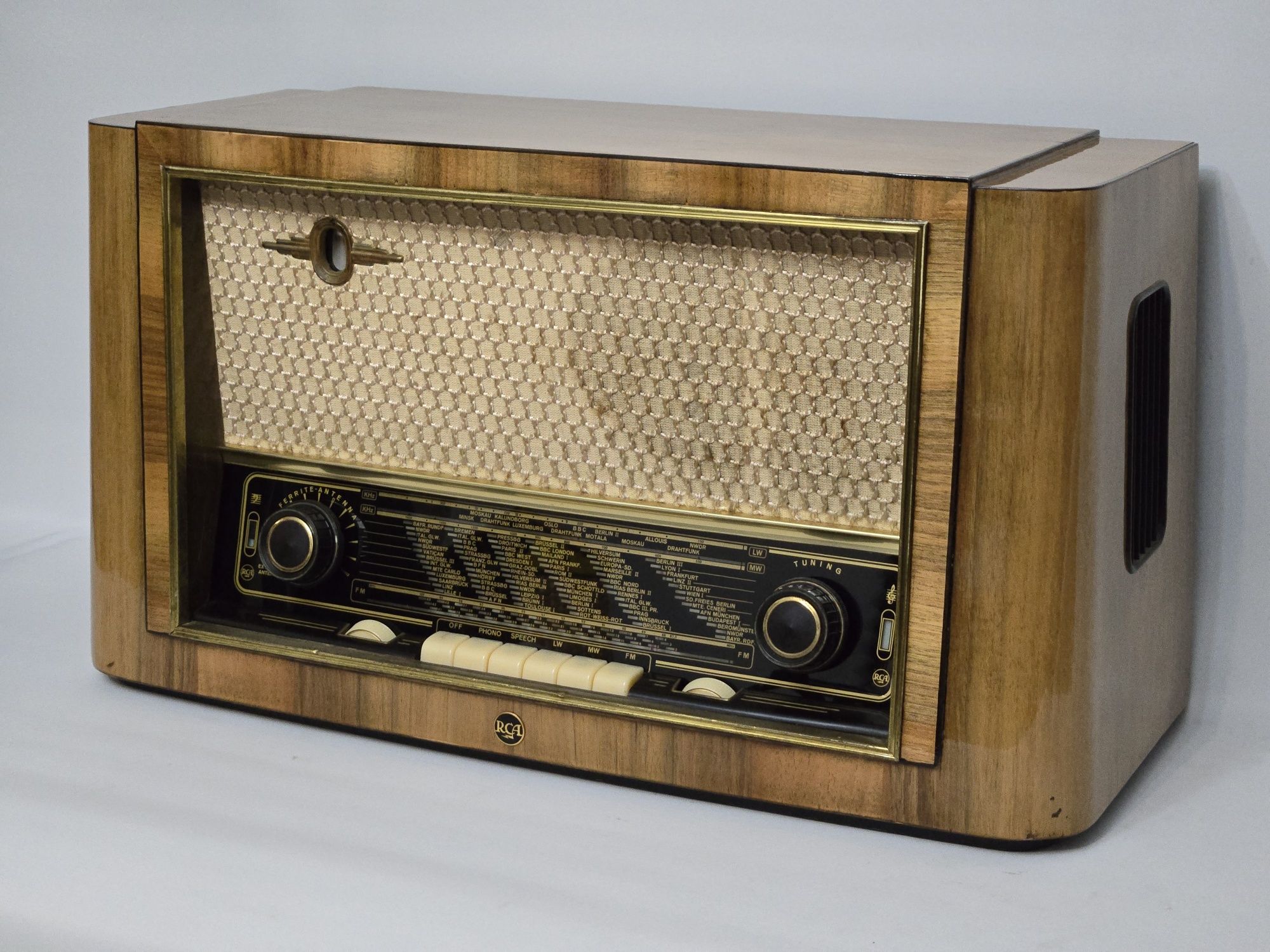 Rádio antigo reparado RCA
