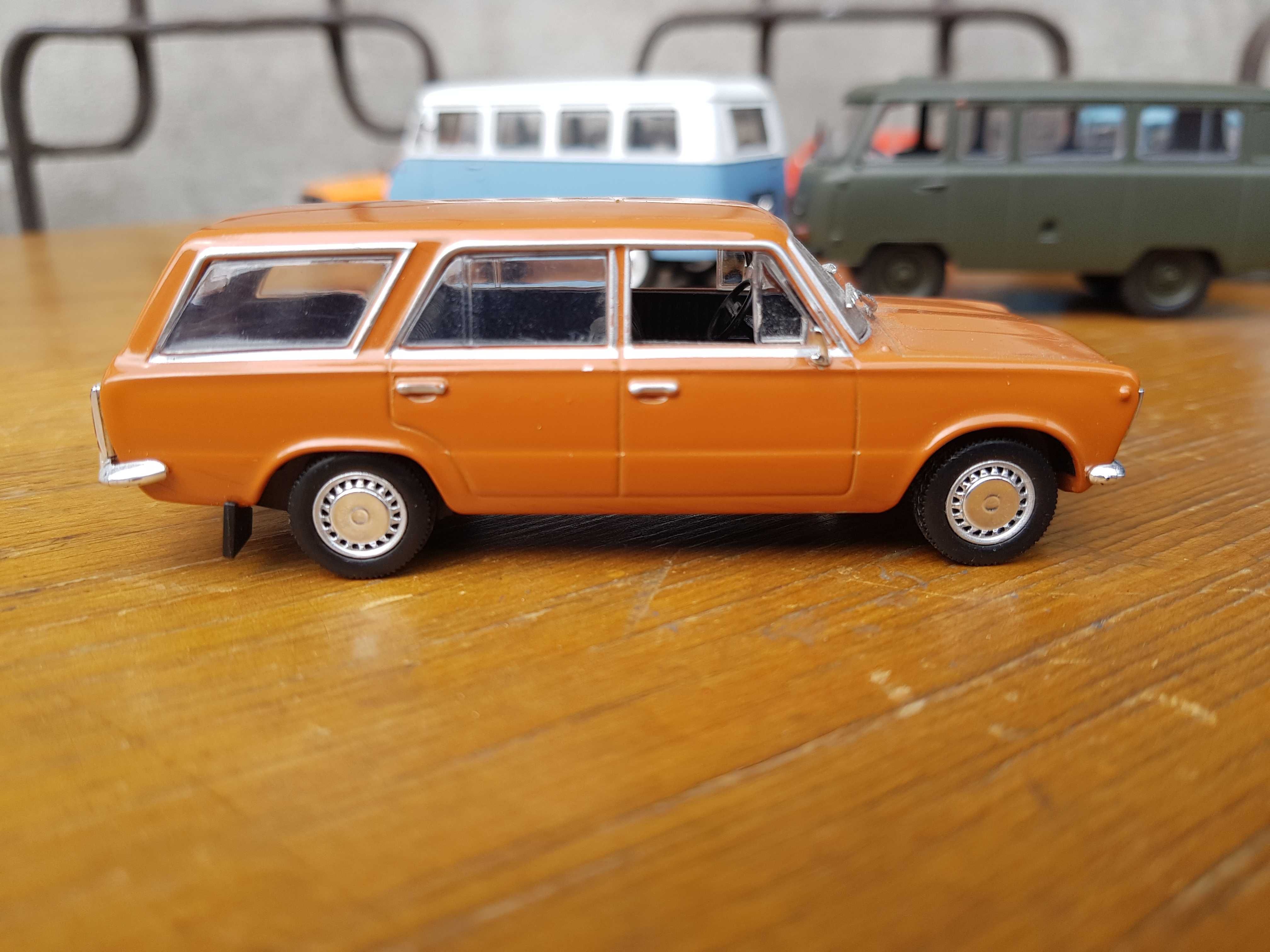 Stary metalowy resorak auto samochód model polski FIAT 126P Kombi 1/43