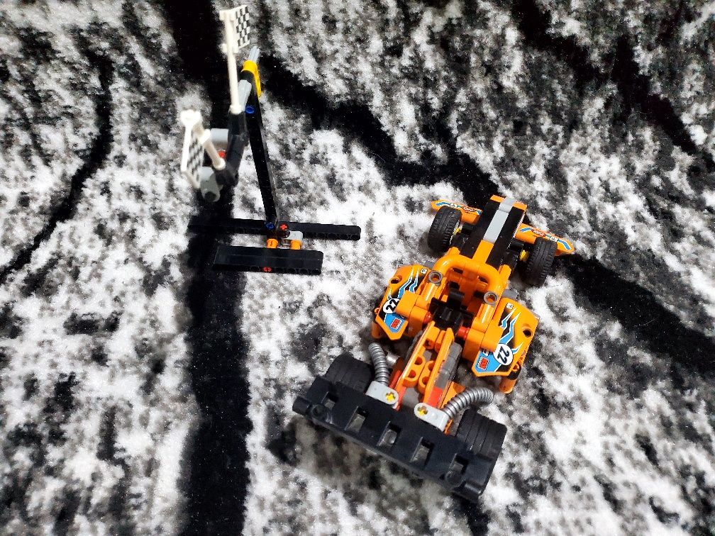 Lego Technic 42104 Wyścigówka Pomarańczowa