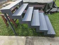 Sprzedam schody metalowe z barierkami