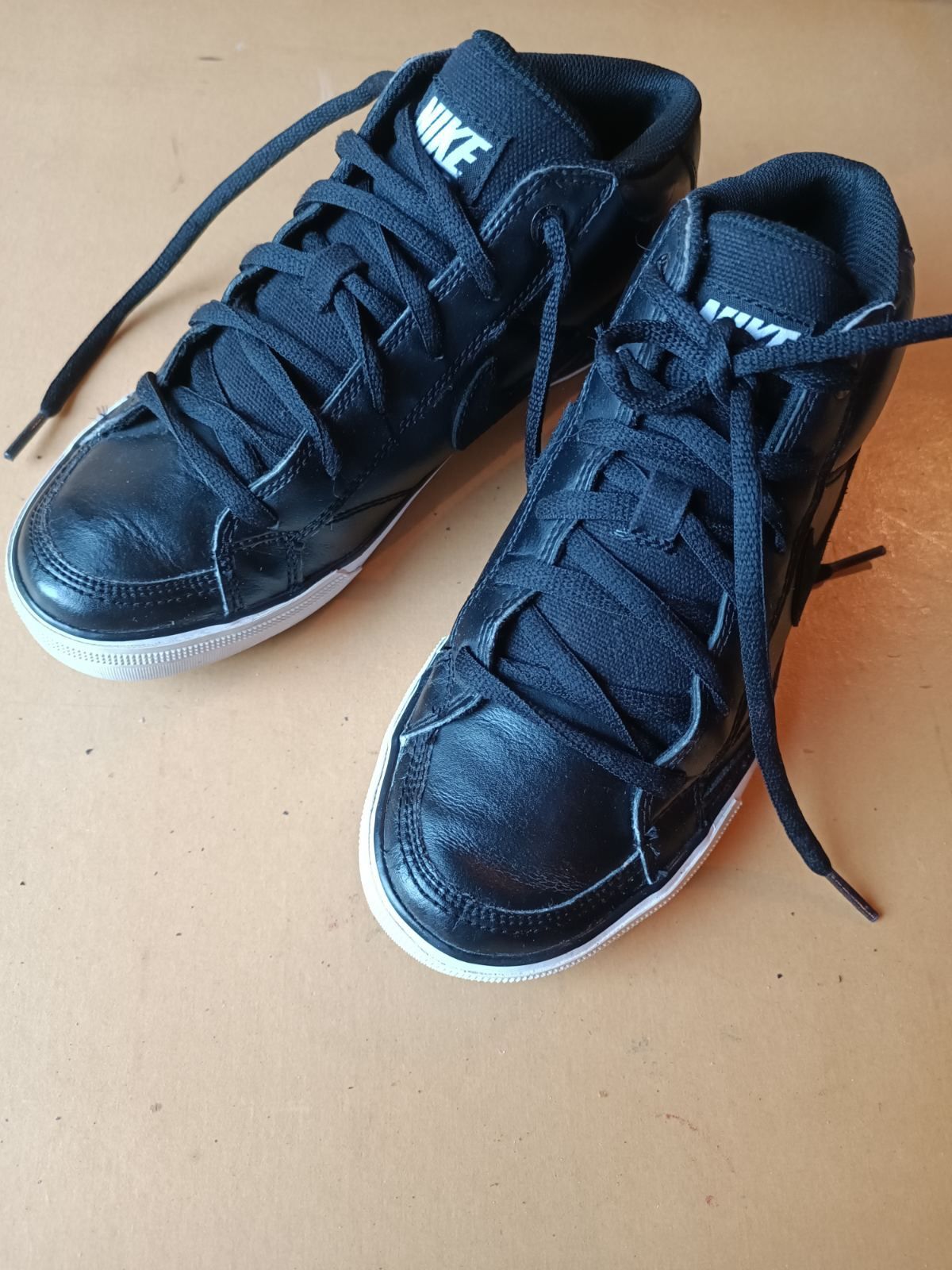 Кросівки Nike Capri II Mid Black 36.5р.