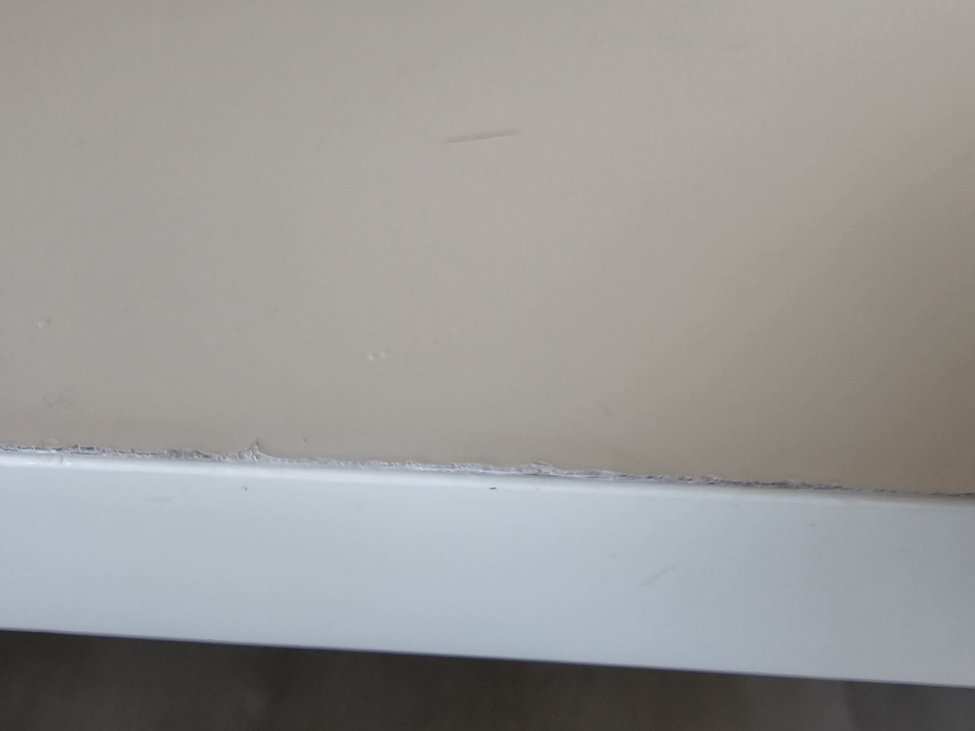Biurko białe Ikea Malm z wysuwanym panelem