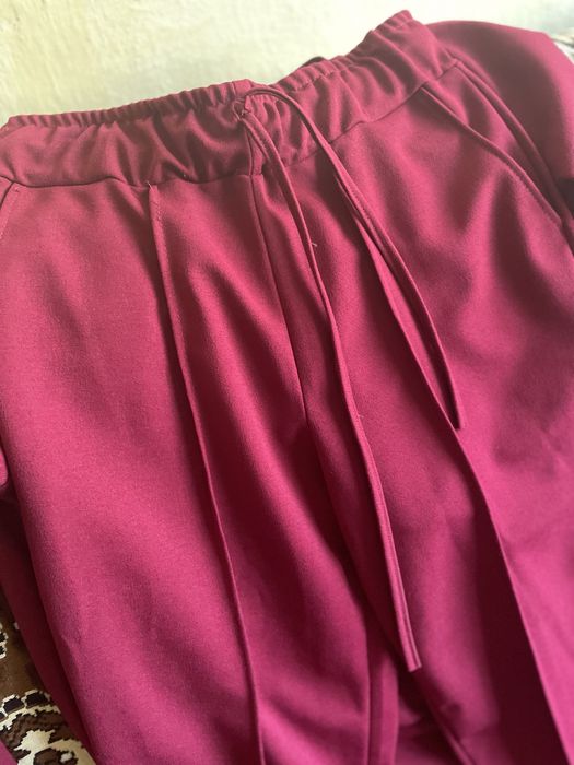 Жіночий костюм. .