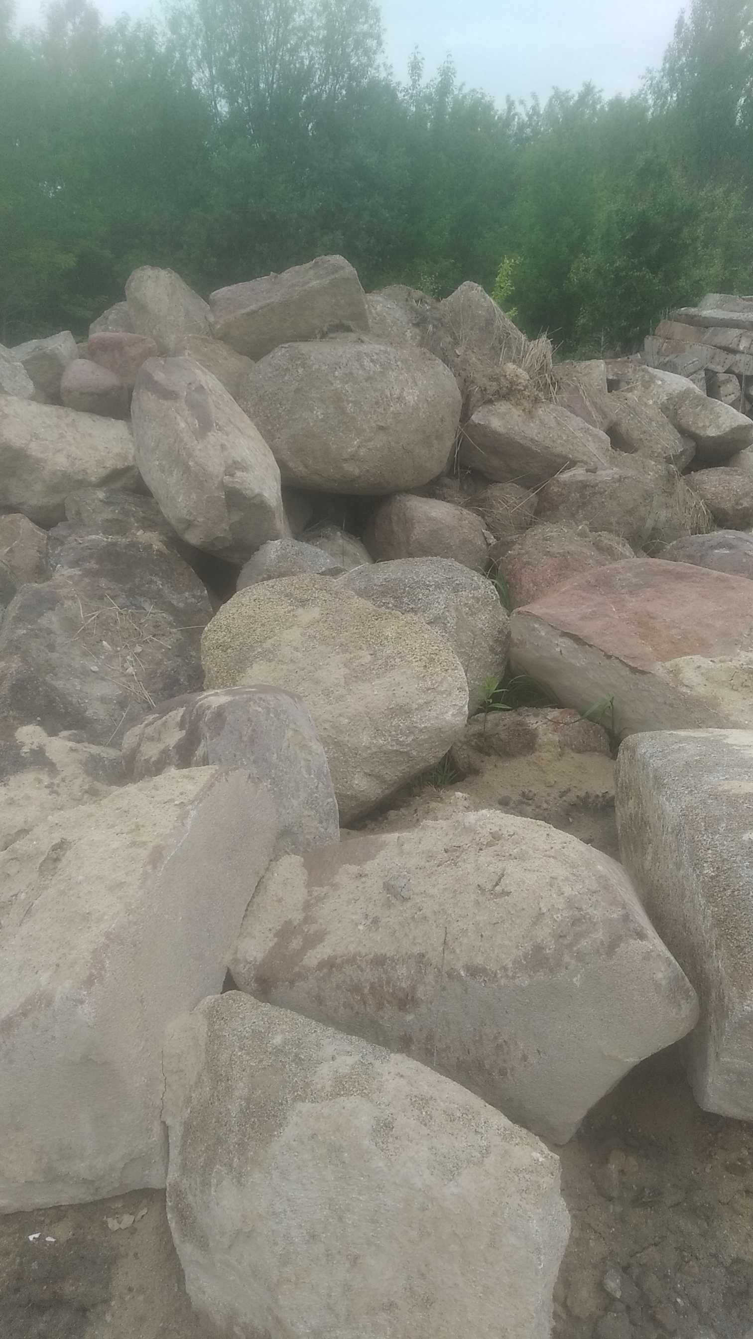 Kamień polny , głazy