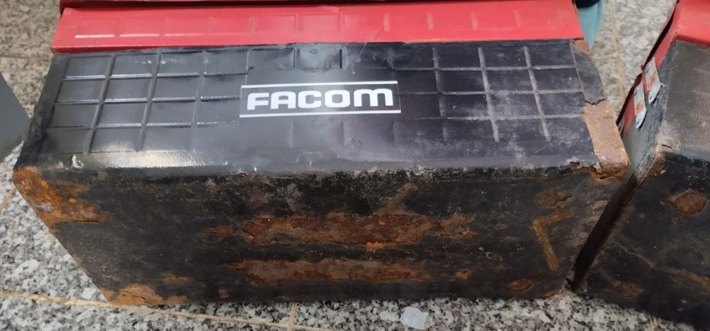 2 caixas de ferramentas da marca facom sem ferramentas