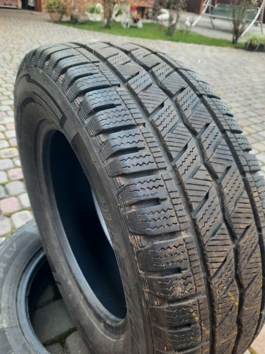 225 × 65 r16c Hankook