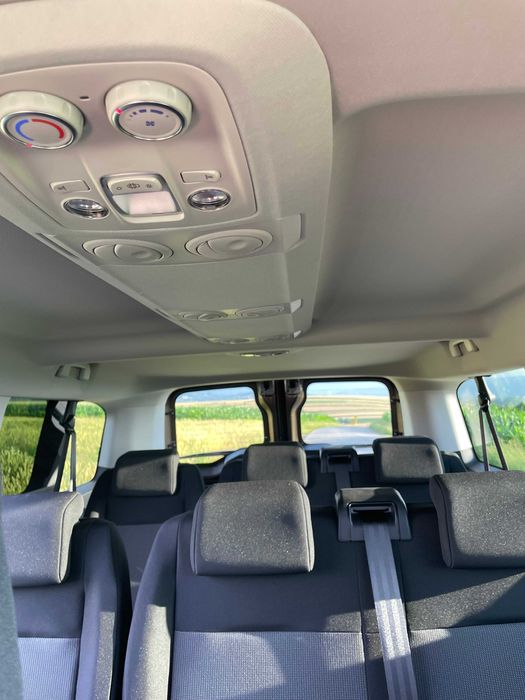 Wynajem Bus samochód 9 osobowy Wypożyczalnia automat Toyota Proace