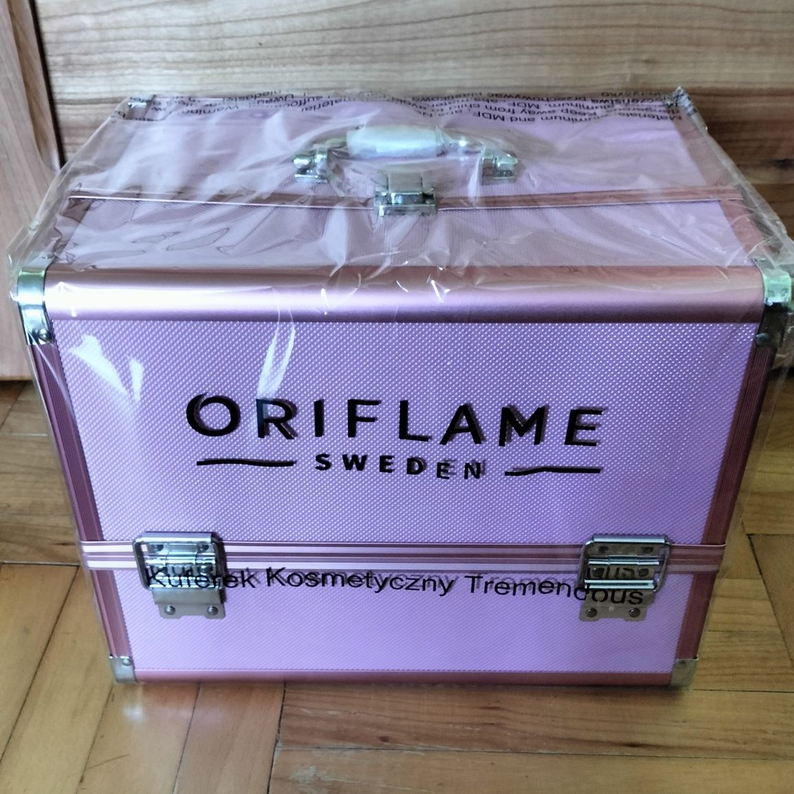 Kuferek kosmetyczny Tremendous Oriflame, wymiary 33 x 27 x 25 cm