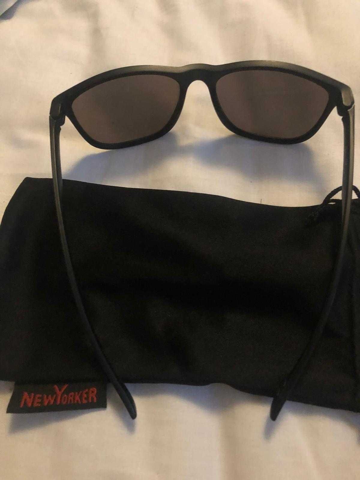 Óculos de sol NewYorker com bolsa de transporte - COMO NOVO!